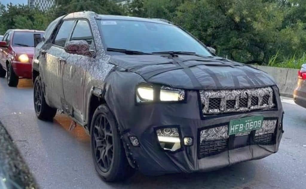 Jeep Commander 2022 vai perdendo a camuflagem em novo flagra