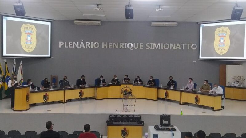 Policiais civis da Regional de Juína recebem novas pistolas Glock adquiridas pelo Estado