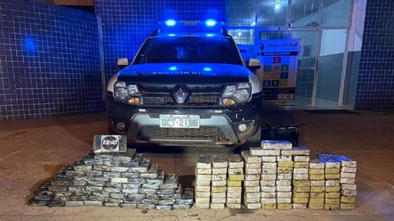 Polícia Civil apreende 149 tabletes de entorpecentes que eram transportados em fundo falso de caminhão