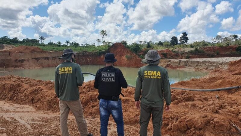 Regional de Alta Floresta multa e embarga áreas de desmatamento ilegal, garimpos e posto de gasolina em Apiacás e região