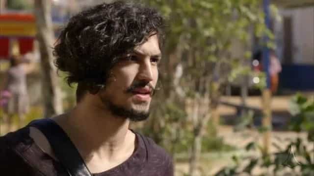 Após um ano parado, Gabriel Leone se rende aos podcasts