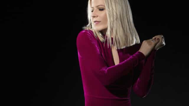 Mãe da cantora Paula Toller é encontrada morta em casa