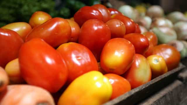 Alta do preço do tomate é destaque no mercado atacadista em abril, diz Conab