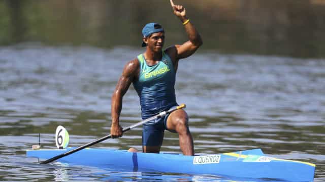 Isaquias Queiroz ganha medalha de prata na Copa do Mundo de canoagem