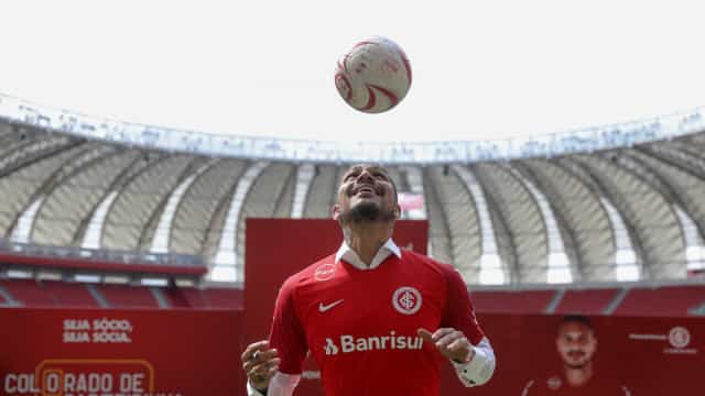 Direção do Internacional anuncia permanência de Paolo Guerrero após reunião