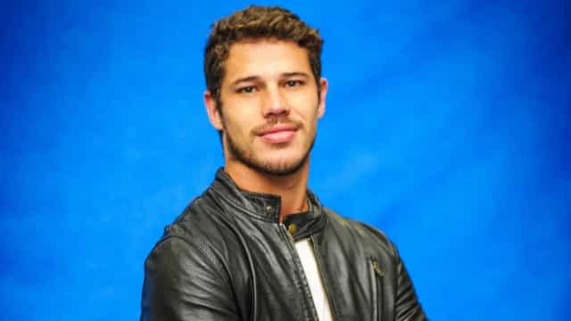 Vacinado contra Covid, José Loreto lembra de amigos que morreram