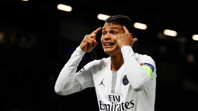 Com lesão muscular, Thiago Silva é mantido entre convocados da seleção brasileira