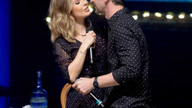 Marido de Sandy diz que teve de carregar a cantora para vomitar antes de show