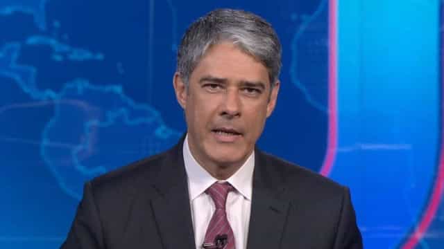 ‘Tá valendo’, diz William Bonner sobre aparecer de barba no Jornal Nacional