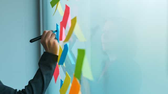 Morre Spencer Silver, o químico inventor do adesivo do Post-it