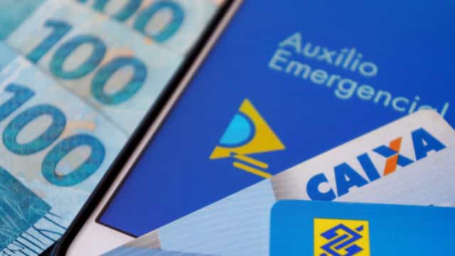 Trabalhadores nascidos em abril podem sacar auxílio emergencial