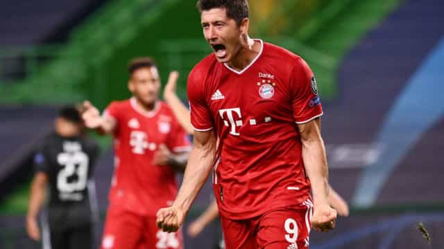 Bayern se despede de ídolos com festa, goleada e recorde de gols de Lewandowski