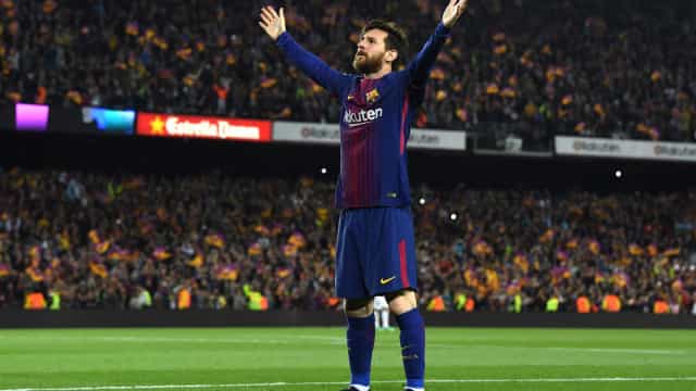 Com brilho de Messi, Barcelona vira sobre o Valencia e segue na briga no Espanhol