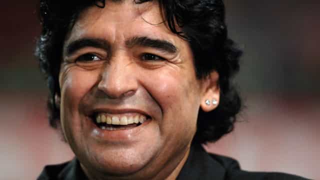 Procuradoria acusa médicos de homicídio com dolo eventual por morte de Maradona