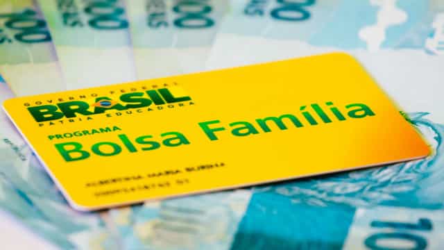 Auxílio emergencial é pago a beneficiários do Bolsa Família com NIS 5