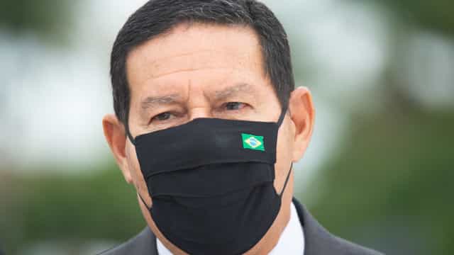 Mourão diz que risco de realizar Copa América no Brasil é menor que na Argentina