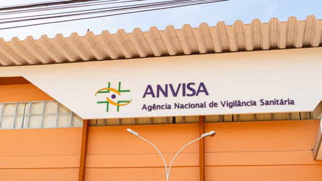 Anvisa autoriza Fiocruz a produzir insumos da vacina Astrazeneca/Oxford no Brasil