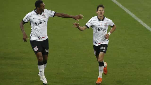 Com veteranos, Corinthians vence, elimina Novorizontino e ajuda Palmeiras