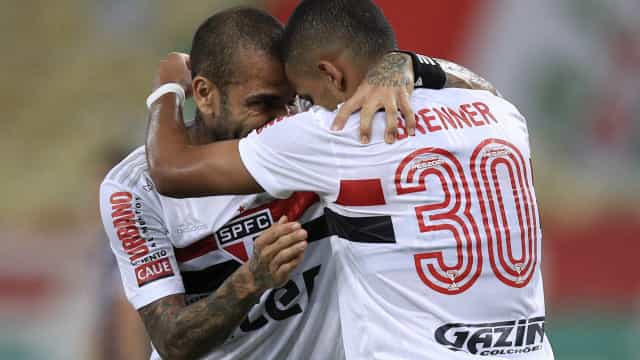São Paulo vai contra tempo para ter Daniel Alves, Eder, Luciano e Benítez domingo