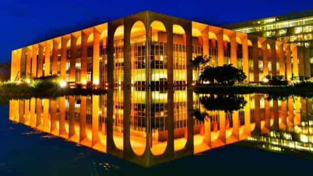 Itamaraty muda rumo e sinaliza apoio a negociação na Venezuela