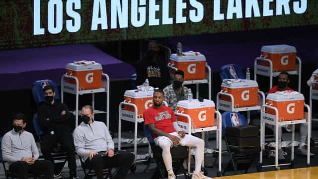 Lakers vencem Nuggets em boa atuação de Davis e encerram sequência de derrotas