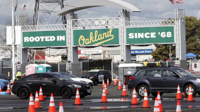 Latinos viajam aos Estados Unidos em busca de imunização