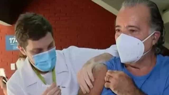 Imunizado, Tony Ramos diz que vacina não é cura, é prevenção