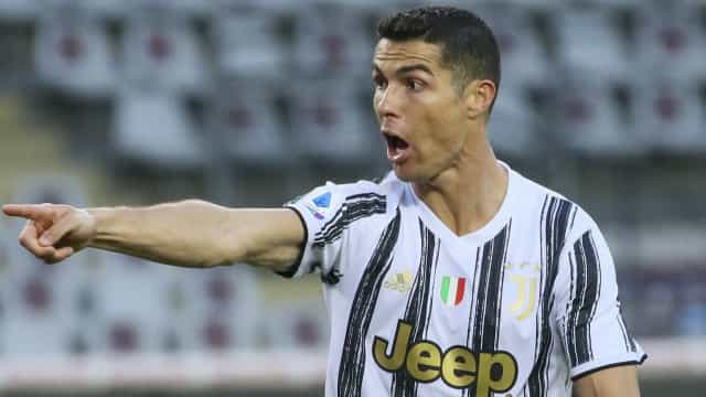 Cristiano Ronaldo marca duas vezes, Juventus vira sobre Udinese e sobe para 3º