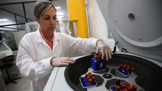 Fiocruz recebe nova remessa de insumo para produção de vacina