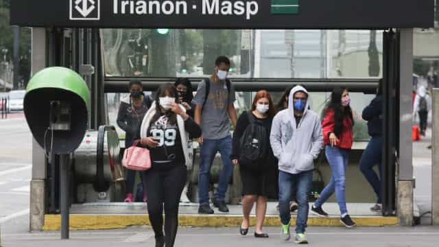 Fiocruz: Volta à ‘normalidade’ turbina 3ª onda da covid em formação no País