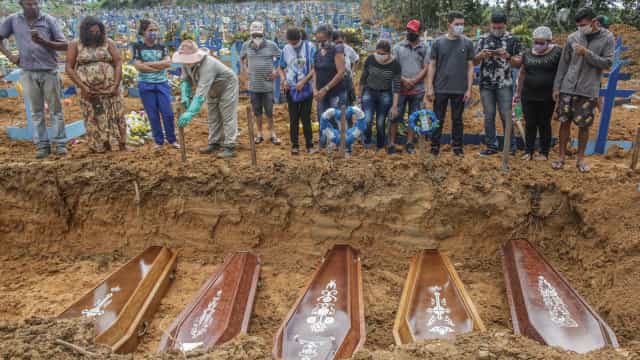 Brasil registra 15,6 milhões de casos e 435,7 mil mortes