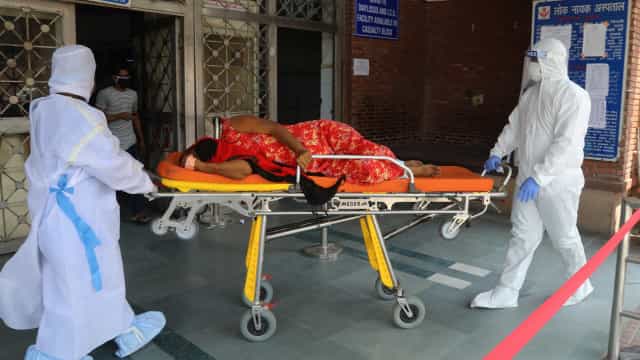 Índia bate recorde dos EUA e registra maior número de mortes por Covid-19 em 24 horas