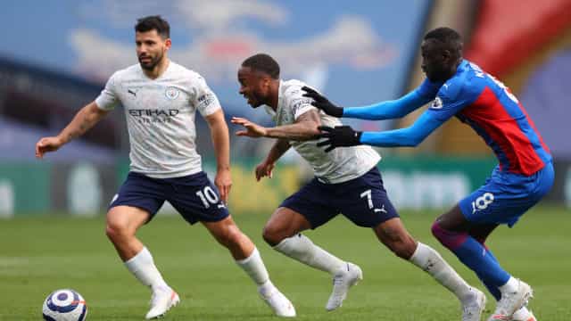 Com golaço de Agüero, City bate Crystal Palace e seca United para ser campeão