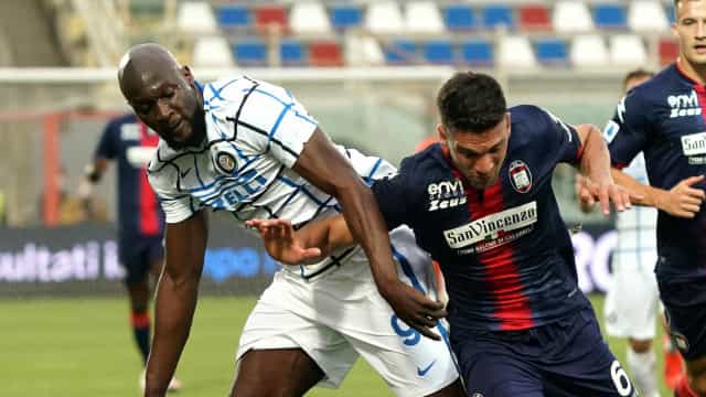 Inter de Milão vence lanterna e torce contra Atalanta para ser campeã italiana