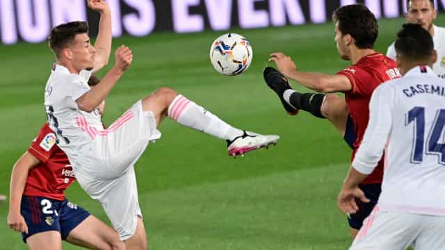 Com gols de brasileiros, Real vence e segue na cola do líder Atlético de Madrid