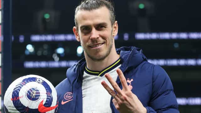 Com ‘hat-trick’ de Bale, Tottenham goleia lanterna e entra na briga pelo G4