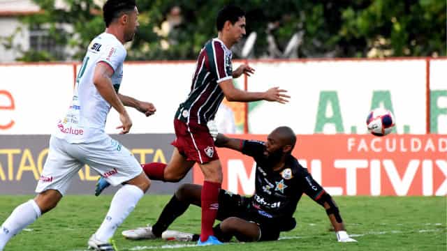 Com reservas, Fluminense joga bem, empata com Portuguesa-RJ e mantém vantagem