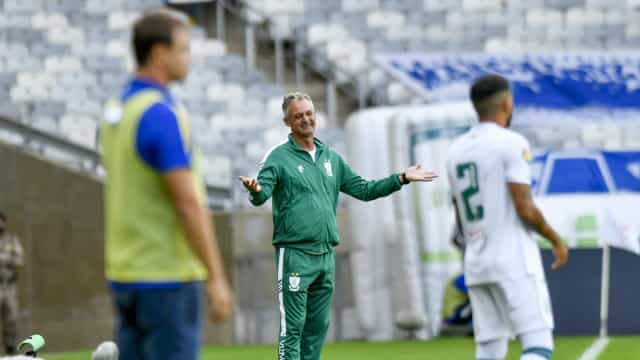 Cruzeiro leva dois gols em quatro minutos e perde de virada para o América-MG