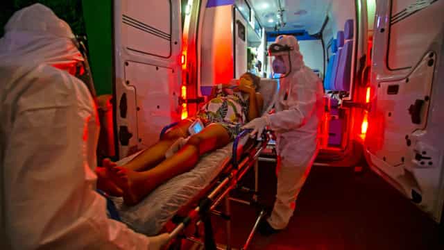 Governo quer política contra Covid em planos de saúde, e especialistas veem riscos