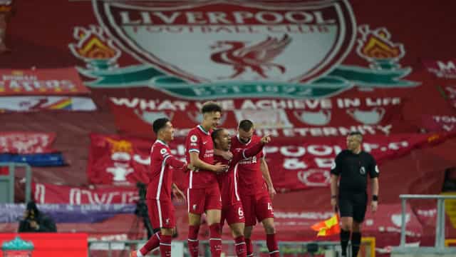 Com gol de Thiago Alcântara, Liverpool vence Southampton e reage no Inglês