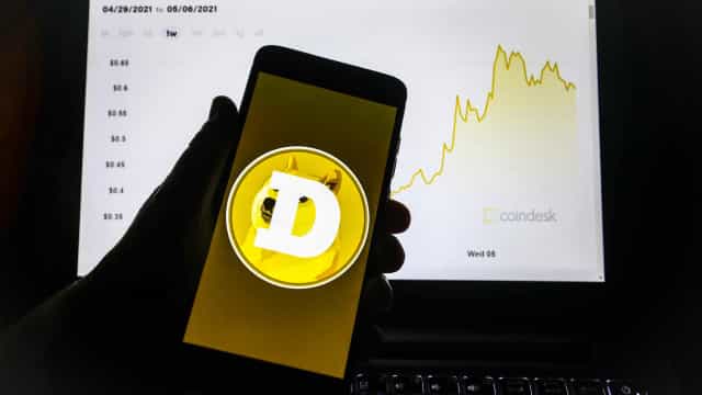 Cotação do Dogecoin cai após participação de Elon Musk em programa de TV