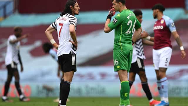 Manchester United vira sobre o Aston Villa e evita título antecipado do City