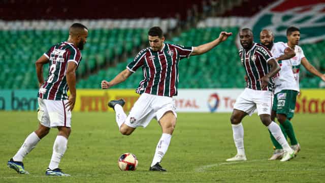 Com time misto, Fluminense derrota Portuguesa e reencontra Flamengo na final