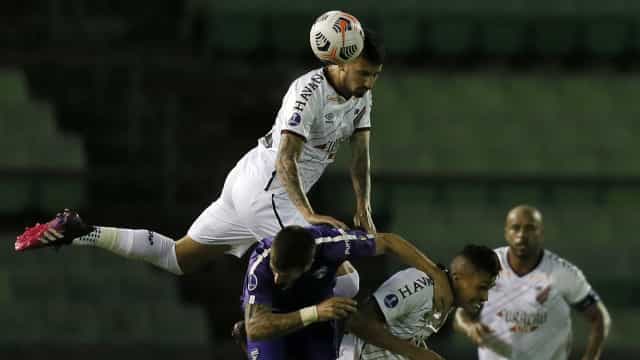 Athletico-PR vence na Venezuela e segue na briga pela liderança na Sul-Americana