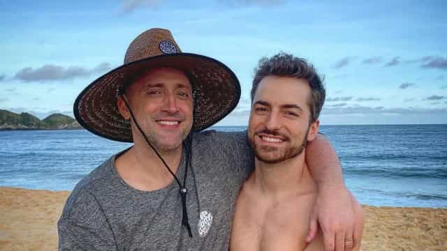 Viúvo de Paulo Gustavo recorda fotografia do casamento com artista