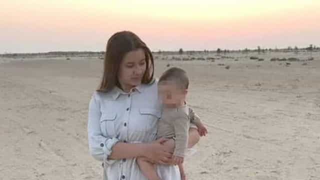 Bebê de mãe assassinada estava tentando acordá-la quando a polícia chegou