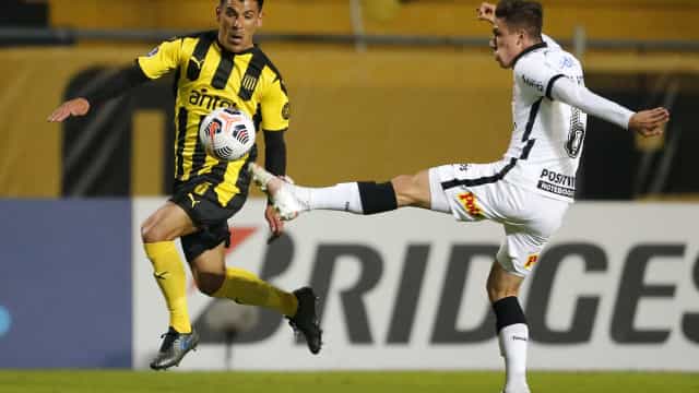 Goleado, Corinthians cai e amplia série de fracassos na Sul-Americana