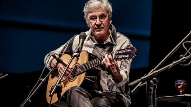 Caetano Veloso recebe a segunda dose da vacina contra a Covid-19