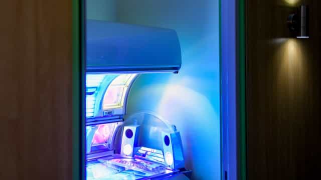 Cliente encontra cadáver dentro de solário na Áustria