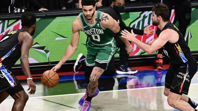 Tatum brilha, faz 50 pontos, e Celtics renascem diante do Brooklyn Nets na NBA